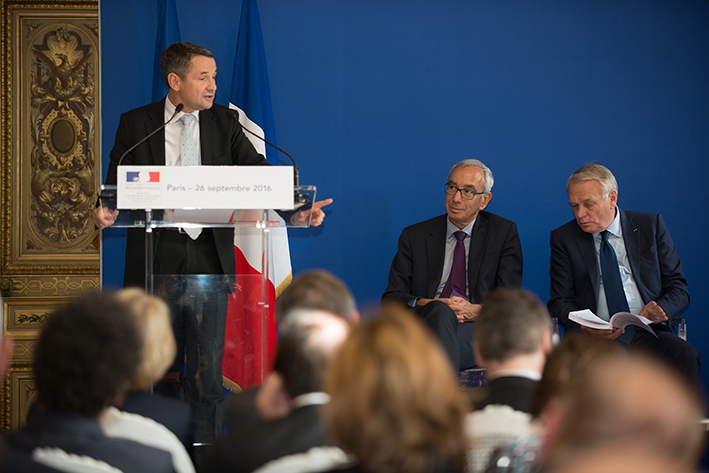 L'enseignement supérieur français par-delà les frontières : l'urgence d'une stratégie