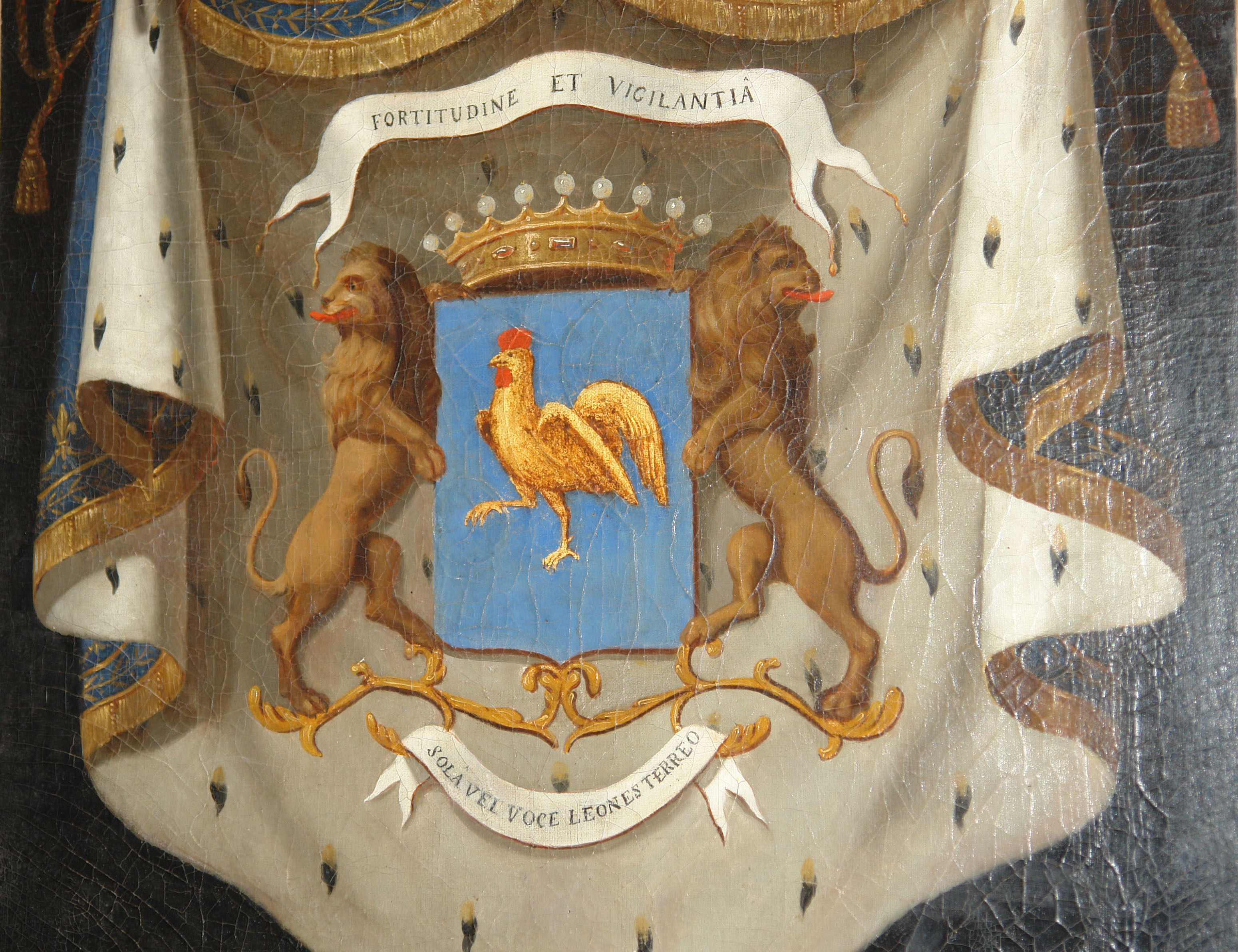 Blason de la famille de Vogüé. Cliché de l’association Vivante Ardèche. D’azur, au coq d’or, becqué, barbé, crêté